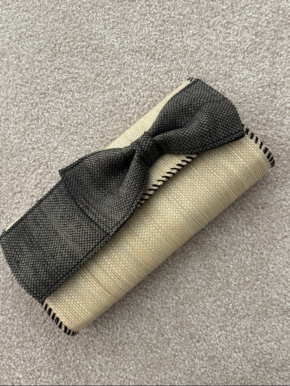 Mud Pie Cream and Black Bow Clutch Wristlet - Picture 1 of 10